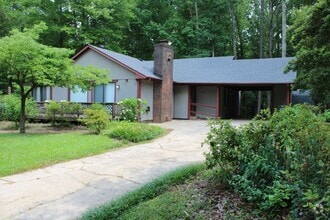 Building Photo - 113 Lake Dr