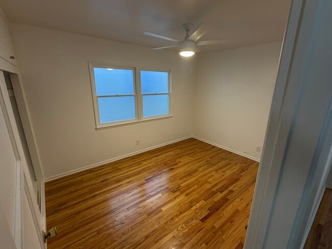 Building Photo - 118 Breeze Ave