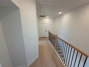 Building Photo - 1031 North Ln