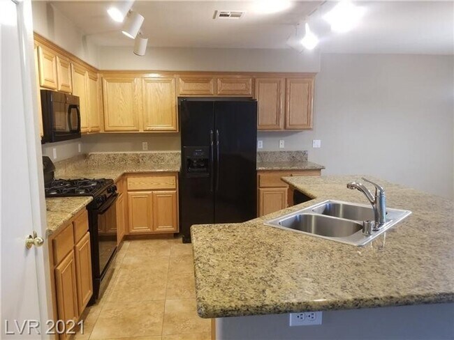 Building Photo - Gated Lamplight Home w/ Pool & Spa!