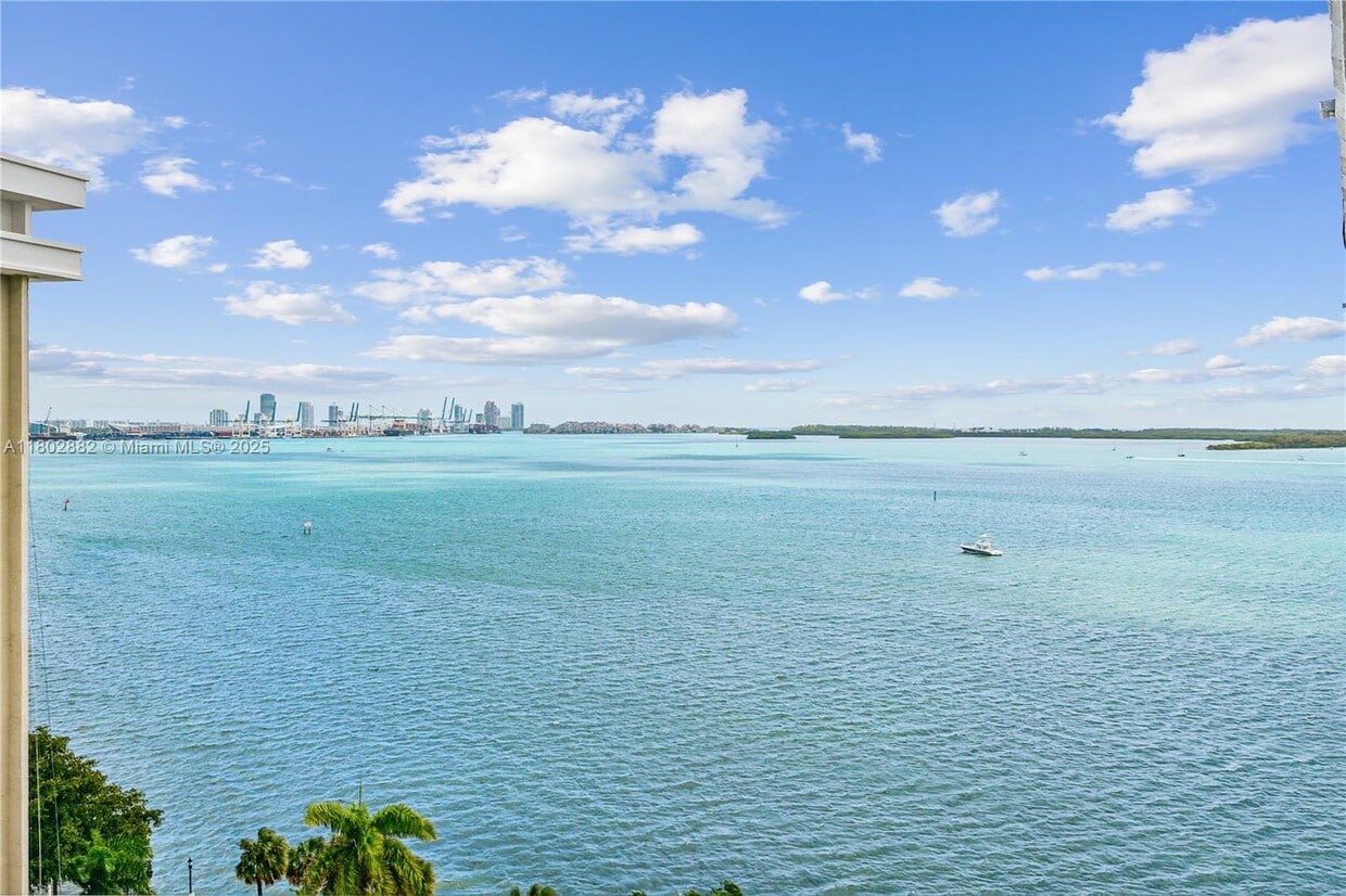 Foto principal - 1430 Brickell Bay Dr