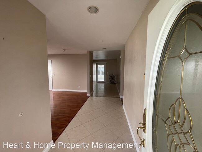 Foto del edificio - 3 br, 2 bath House - 18518 Santana Avenue