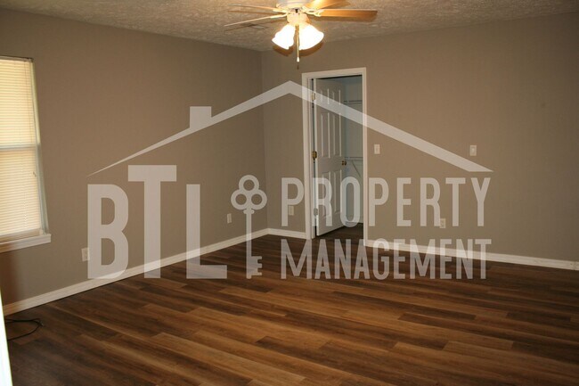 Foto del edificio - Wonderful 5 Bedroom 3 Bath Home with Attac...