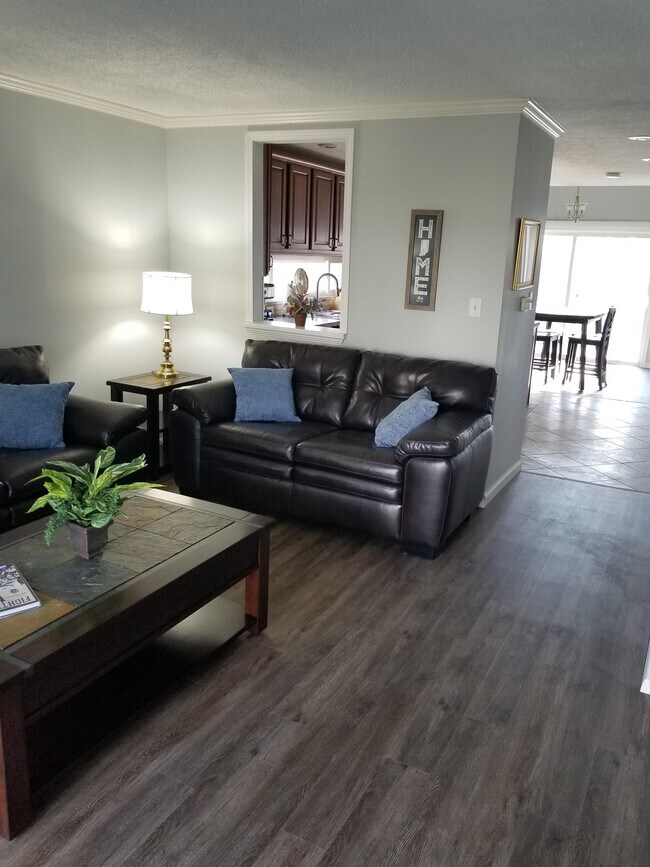 Foto del edificio - 18199 Stoneridge St