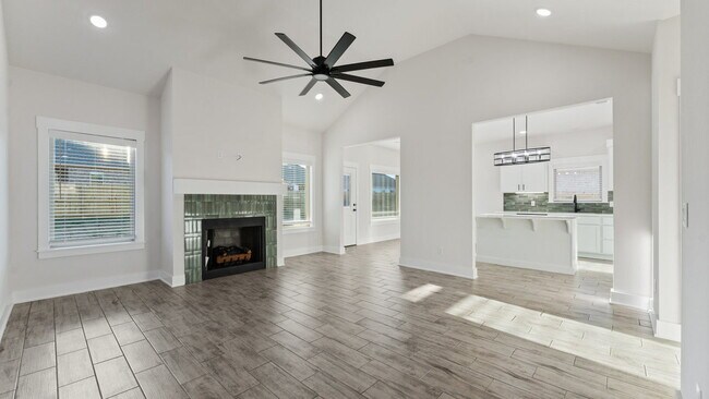Foto del edificio - Modern 3BR Near Creekside Park