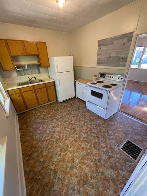 Building Photo - 411 Penobscot Ave