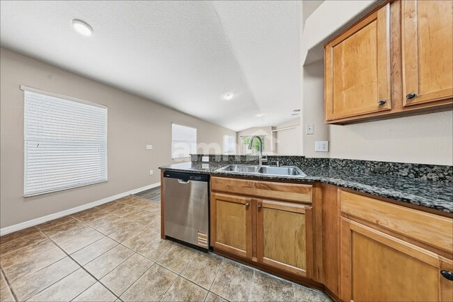 Foto del edificio - 25815 Crippen Dr