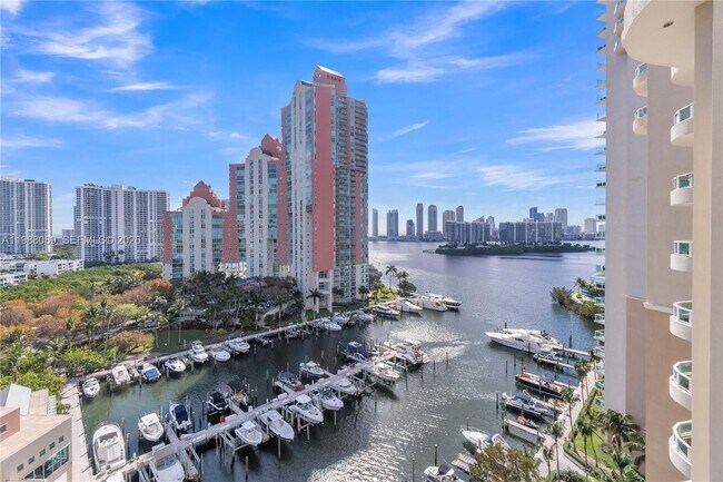 Foto del edificio - 3340 NE 190th St