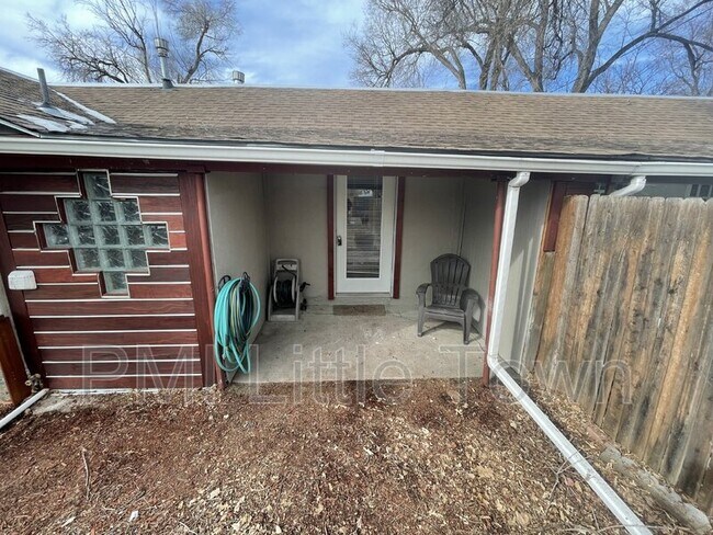 Building Photo - 863 Depew St
