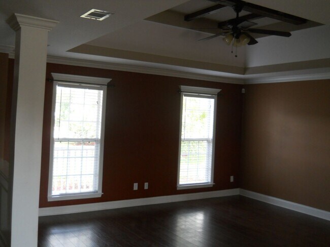 Building Photo - Glen Laurel S/D