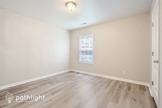 Building Photo - 4006 New London Ct