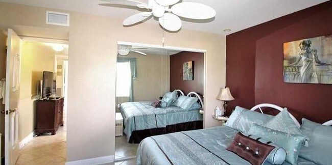 Bedroom - 547 Waterside Dr