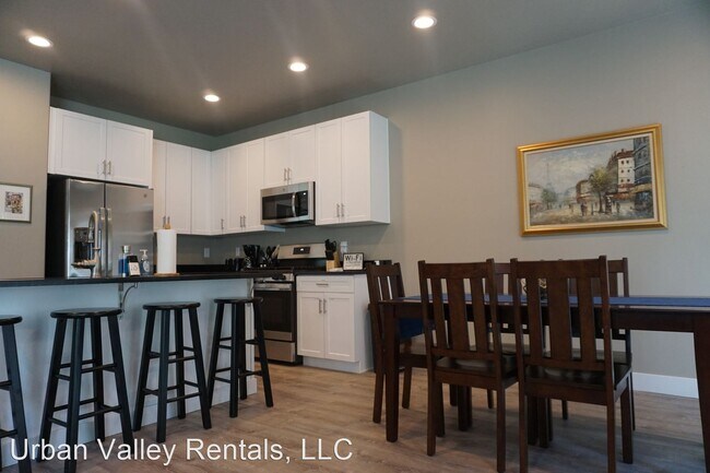 Building Photo - 3 br, 3.5 bath House - 719 E. Ryder Park Ln.