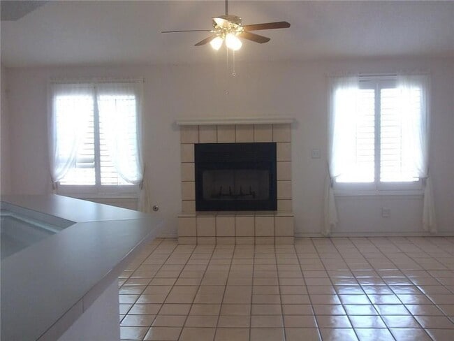 Building Photo - 7680 Dianjou Dr