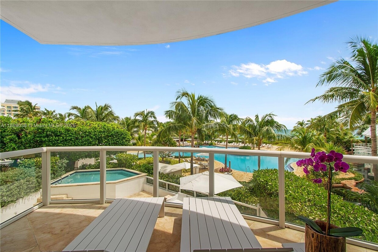 Foto principal - 50 South Pointe Dr