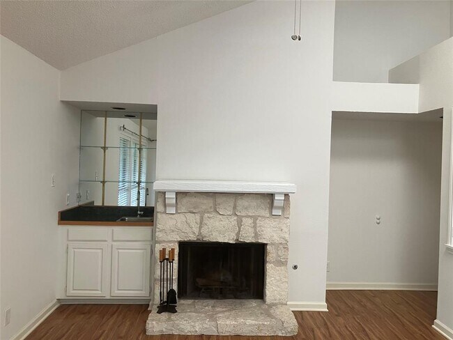 Foto del edificio - 3809 Spicewood Springs Rd