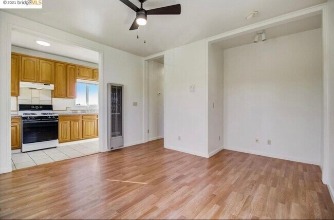 Building Photo - 3739 Suter St