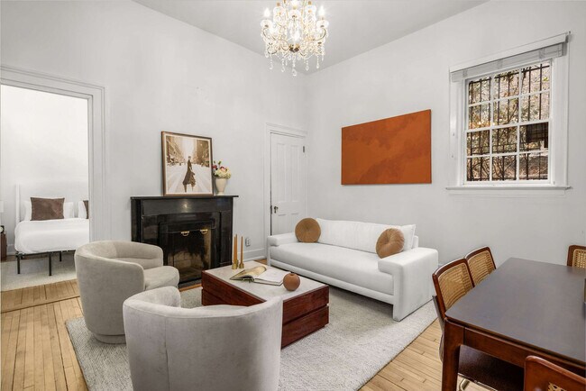 Building Photo - 3 E 9th St