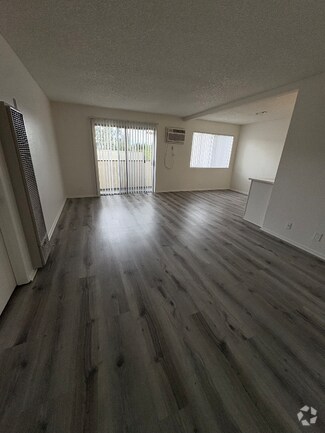 Building Photo - 6925 Haskell Ave