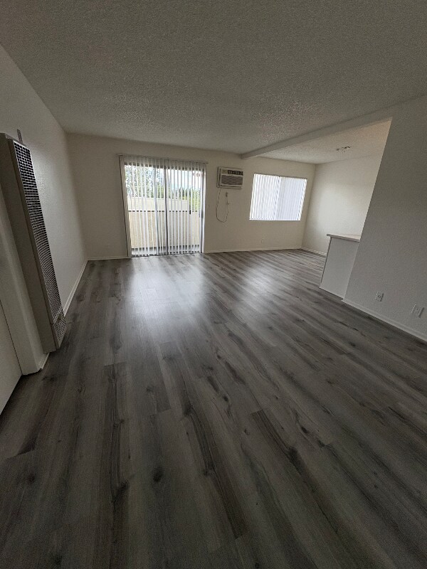 Foto principal - 6925 Haskell Ave