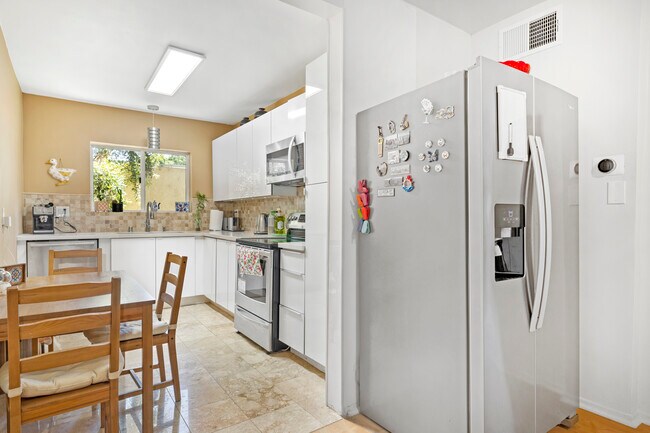 Building Photo - 15248 Dickens St
