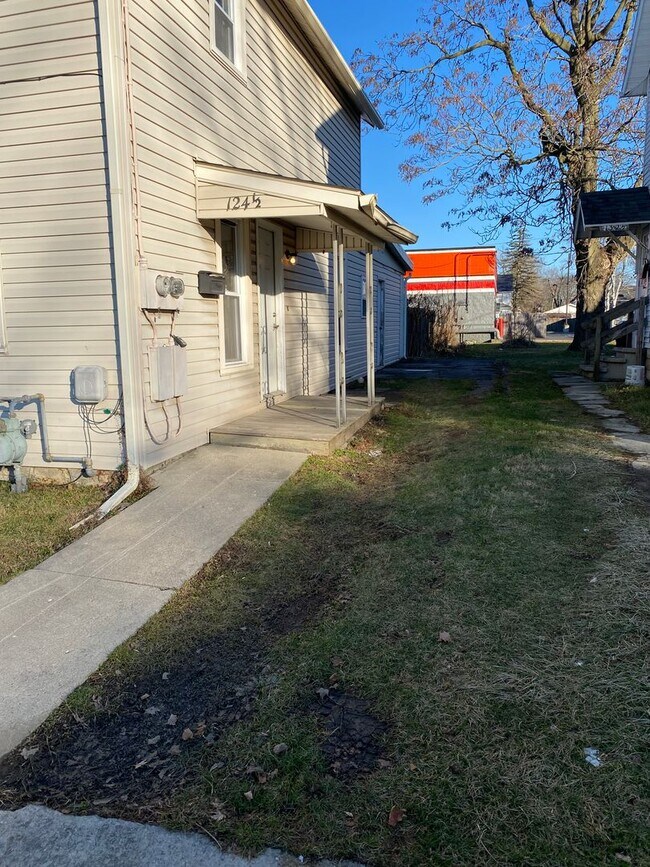 124 Charles St, Marion, OH 43302 Townhome Rentals in Marion OH