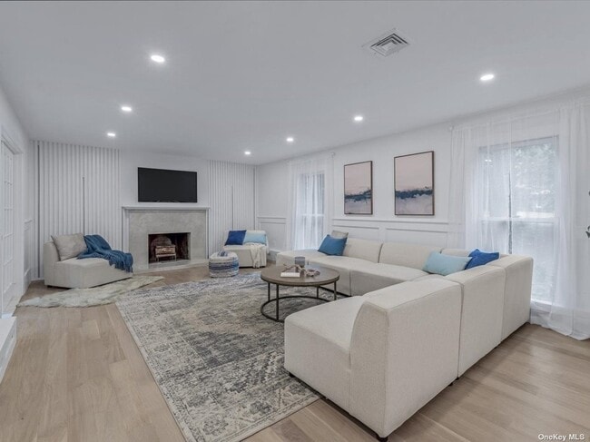 Building Photo - 269 Oyster Bay Road