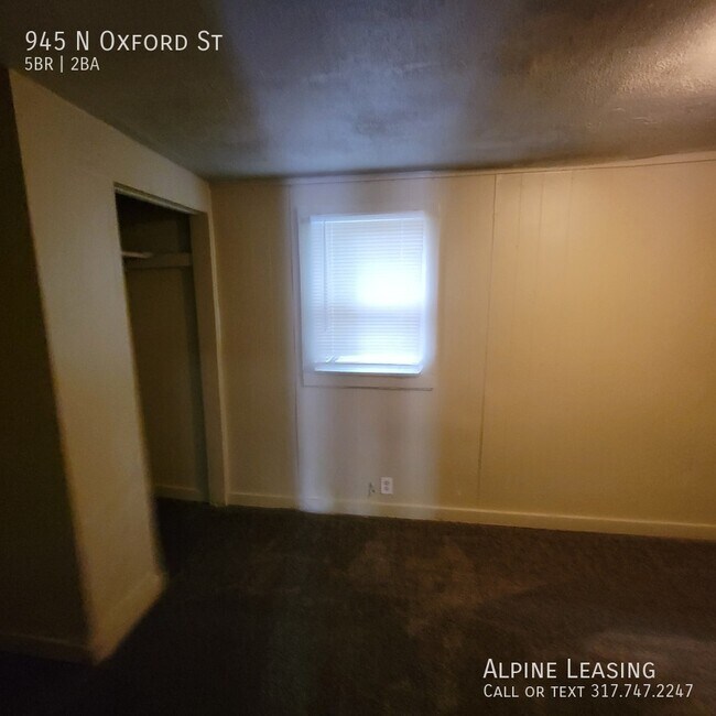 Building Photo - 945 N Oxford St