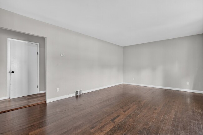 Building Photo - 7945 W 91st St