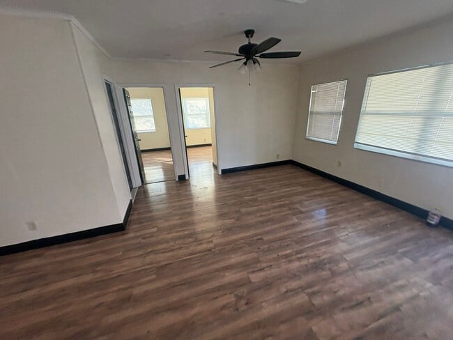 Foto del edificio - 347 NW 6th Ave