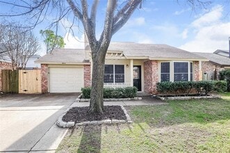 Building Photo - 4644 Baytree Dr
