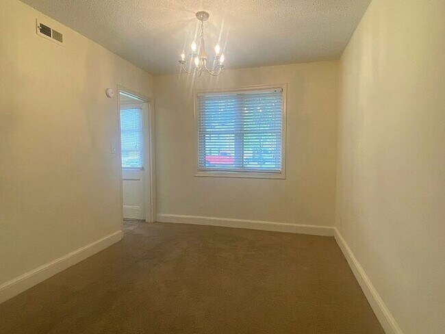 Building Photo - Hampton Hills - 2 Bedrooms, 1 Bathrooms Cl...