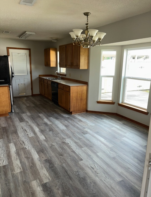 Building Photo - 213 Deer Run Dr