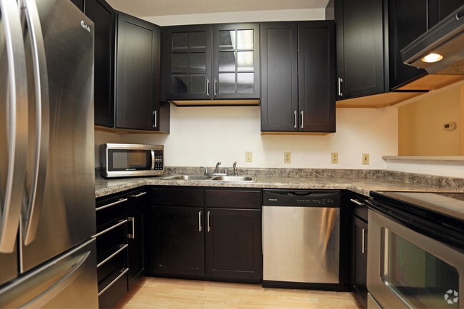 4 BR, 2 BA - kitchen - Campus Oaks