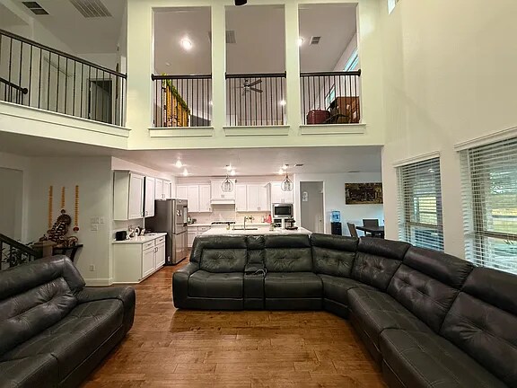 Photo - 325 Augusta Ct House