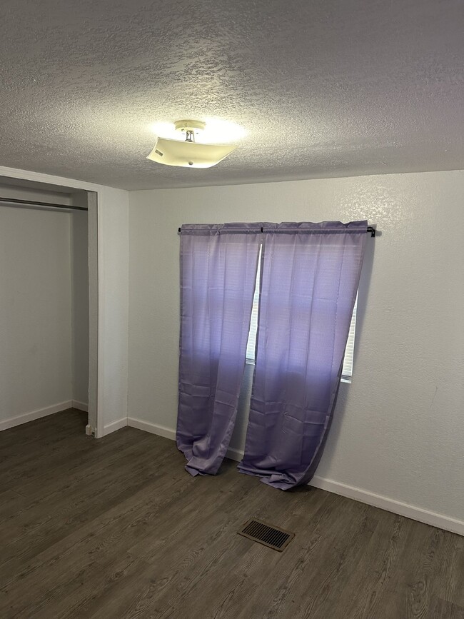 Foto del edificio - Completely remodeled 2 bedroom, 1.5 bath H...