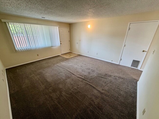 Building Photo - Bridgeway Duplex
