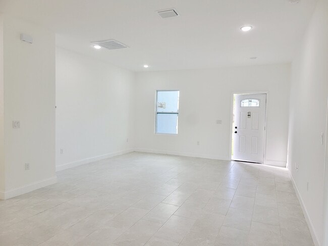 Building Photo - 415 Tonklin Rd SW
