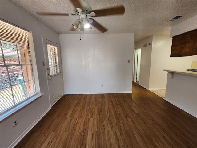 Foto del edificio - 315 N Burleson Blvd