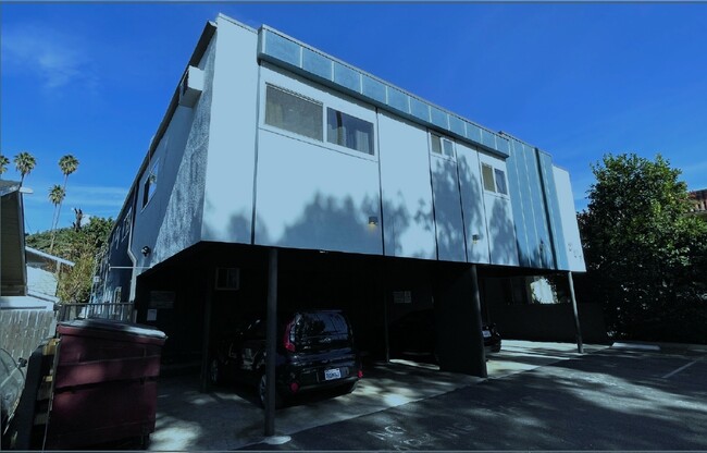 Building Photo - 207 W Garfield Ave