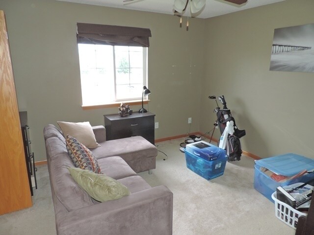 Foto del edificio - 2706 Triple Crown Ln