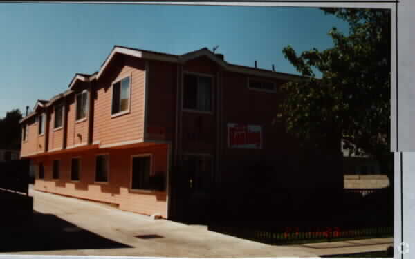 Building Photo - 14112 Delano St