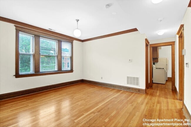 Building Photo - 3600 N Hermitage Ave