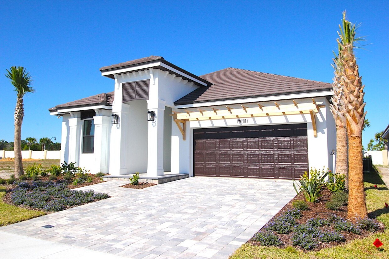 Foto principal - Luxurious 3 Bed 3 Bath Gated Community Hom...