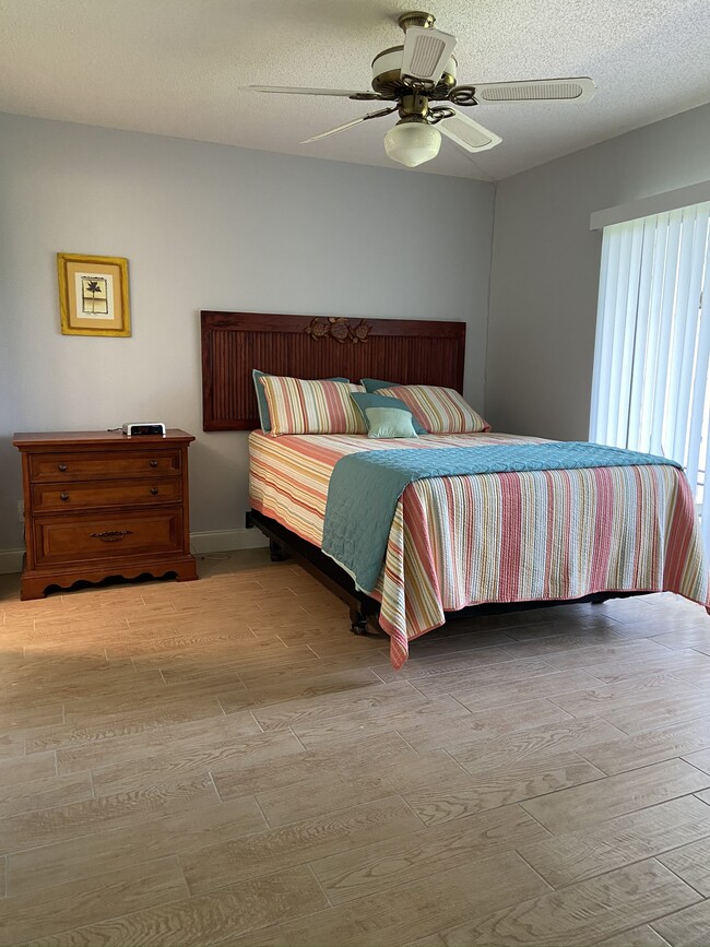 Building Photo - 18081 SE Country Club Dr
