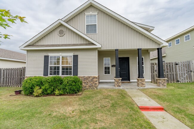 Building Photo - Spacious 3 Bedroom Home Close to UofA!