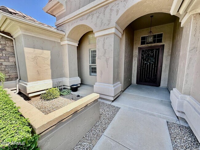 Foto del edificio - 5228 E Bluefield Ave