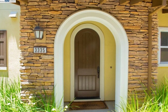 Entrance - 3335 Central Pky