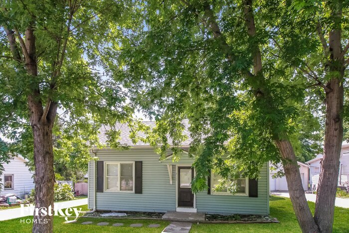 Primary Photo - 412 Maple Ave