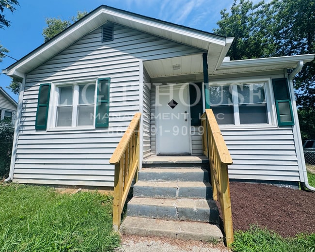 Building Photo - 627 Avenue A